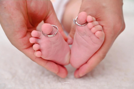 供卵助孕联系方式宝宝有痱子怎么办 供卵助孕联系方式宝宝有痱子怎么办